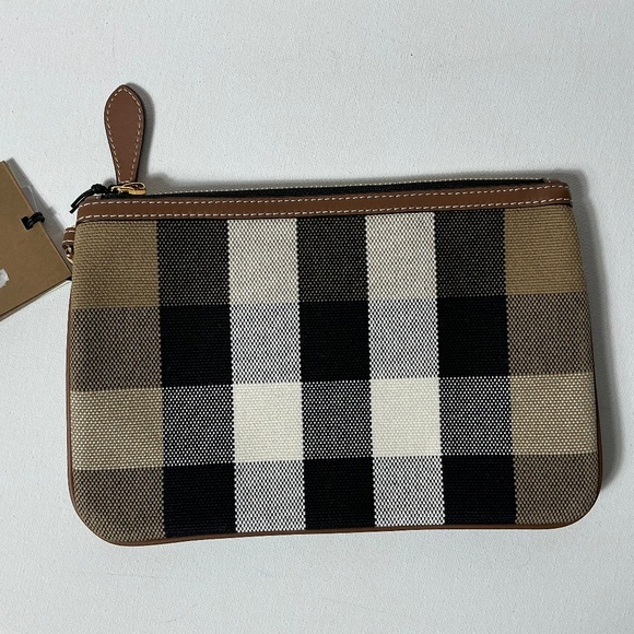 Beautiful Burberry NWT Peyton Clutch Wristlet Pouch - Picture 3 of 5